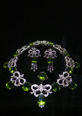 Peridot & Diamond Jewelry Suite 01