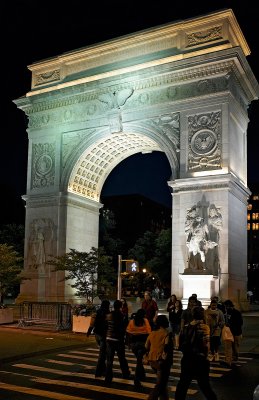 Washington Square Arch at night 01