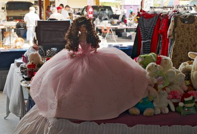 Trader's Village flea market dolls 01