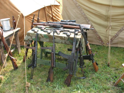 Table full of weapons including FG42!