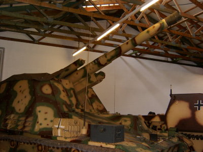 15cm Panzer-Haubitze auf Geschtzwagen IV Hummel Sd.KFz.165