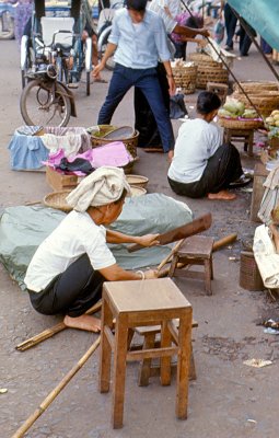 Cutting bamboo in the Central Market