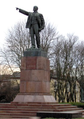 Lenin statue