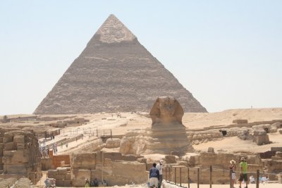 U. Sphinx and pyramid.JPG
