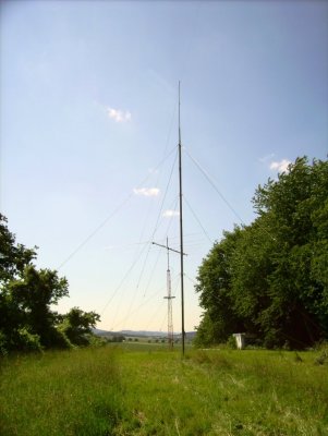 80/160m vertical, Logperiodic in the background