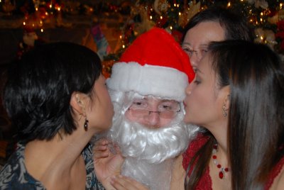Saw Mommy kissing Santa Claus