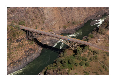 De brug over de rivier tussen Zimbabwe en Zambia.