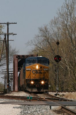 V502 emerges from the Wabash River bridge and is headed towards the CSX CE&D sub.