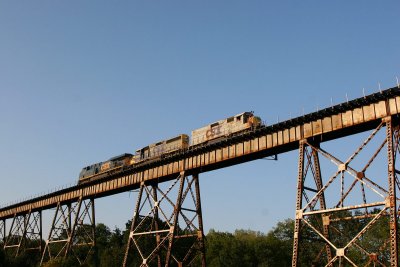 A slug pulls two engines across Shelby Park, including CSXT 5412 which had been involved in an accident at Bowling Green