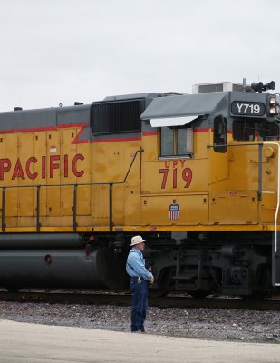 Local Conductor John with UPY 719 at Sterling.JPG