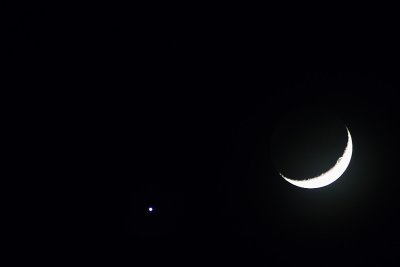 7334 Venus & Crescent Moon.JPG