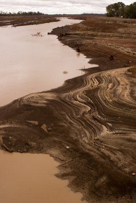 Low water Beardmore Dam.jpg