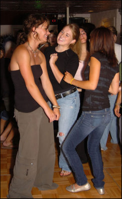 Stacy (Left) Anna (Middle) Jess (Left) DANCING IT UP!