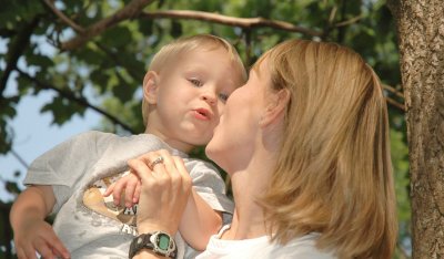 Brooks gives Mom a kiss