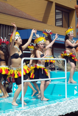 SDIM1896 hula girls.jpg