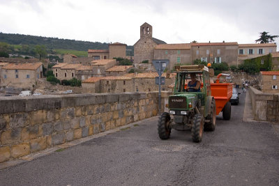 Wine tractor leaving Minerve