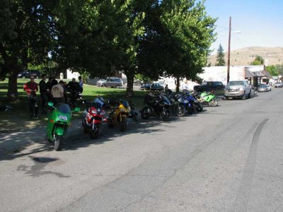 group-in-maupin.jpg