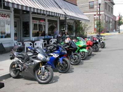 bikes-lunch-condon2.jpg