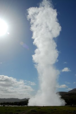 Eruptions of Strokkur vary in height