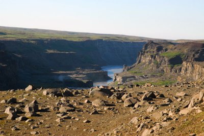 The canyon downstream (north) of Dettifoss