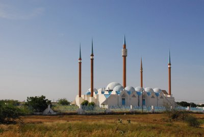 Large mosque outside Kaolack along RN1