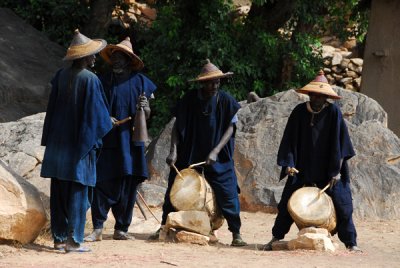 Tereli puts on a short dance for tourists based on the Dogon Dama ceremony