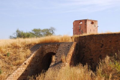 It took us 45 minutes to drive the 15km from Kayes to the Fort de Mdine