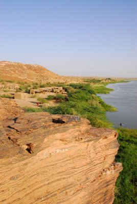 Cliff overlooking the Niger at Labbzanga