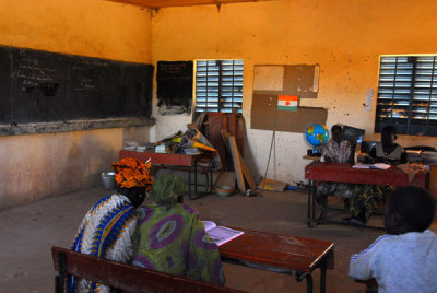 Visit to the one room schoolhouse on the Niger River island by Ayorou