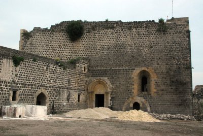 The main courtyard and massive chapel of Marqeb Castle