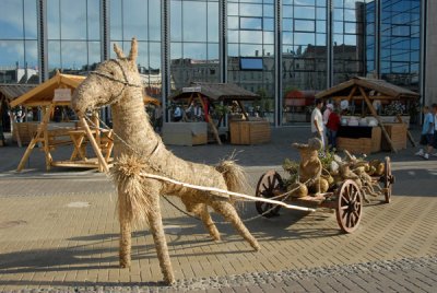 Horse made of straw, Riga