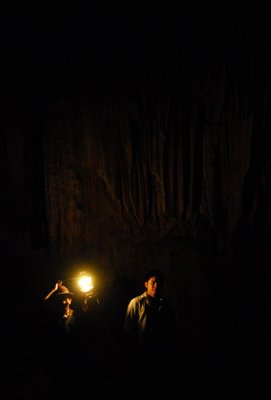 Jeng and the guide with the lantern