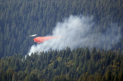 Tanker 89 dropping retardant on the Morristown Fire 09 Oct 2007