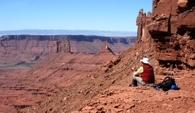 Clockwise ridge panorama #4: lunch break and towers