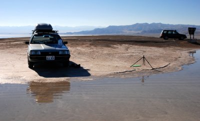 BLU WGN and Joe Tripod at the end of the salt flats access road