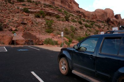 The Blue Beast (rented Nissan Pathfinder) at the trailhead