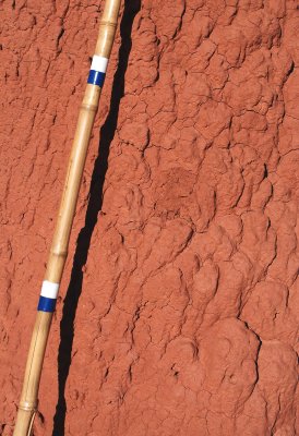 Texture of the column of soil that holds up the boulders