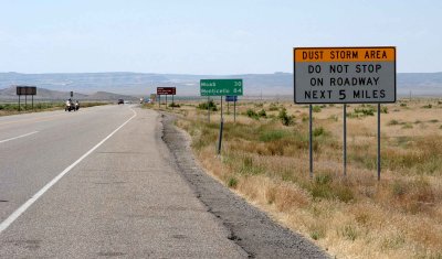 Dust Storm Area: Do not stop on roadway next 5 miles