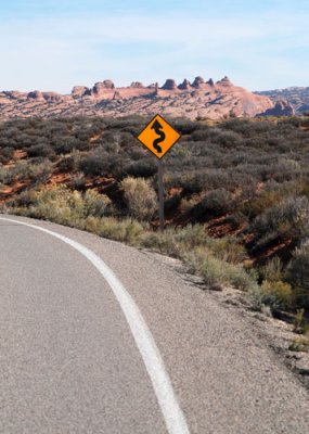 Curves leading up to Delicate Arch