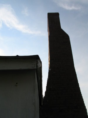 Bacons castle-slave quarters chimney profile.jpg