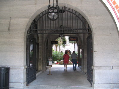 Alcazar Hotel-View of entrance into middle courtyard.jpg