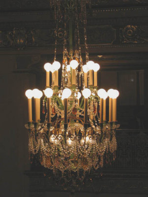 Benedum Theater-Gallary chandelier-Pitts PA.JPG