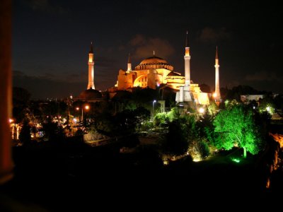 Ayasofia at night Istanbul.jpg