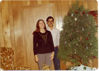 linda_gary_james_christmas.JPG