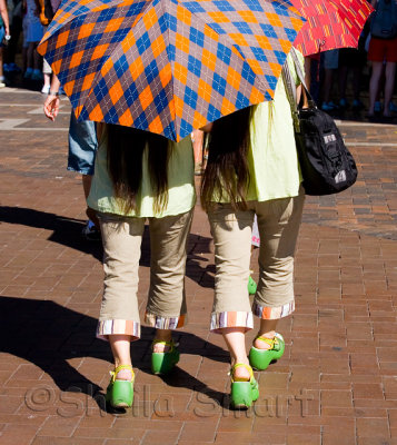 Umbrella girls 