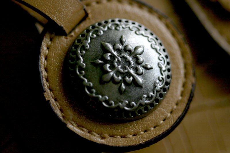DETAIL ON LEATHER