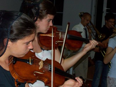Violin players