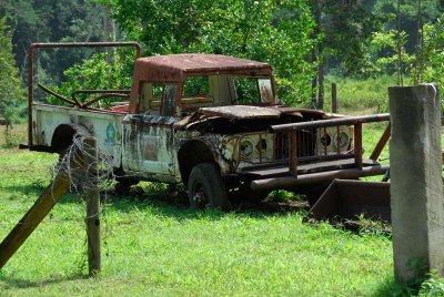 Abandoned jeep at Rio Frio.