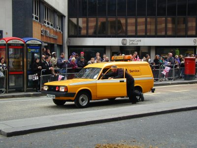 So Amusing: Lead Car in the AA Roadside Assistance Float Broke Down (11/11)