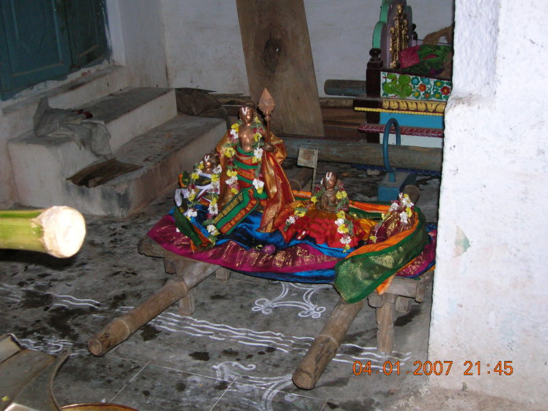 2-nam AzvAr , thriumangai AzvaR, vudayavar and MaNavaLa mamunikal.JPG